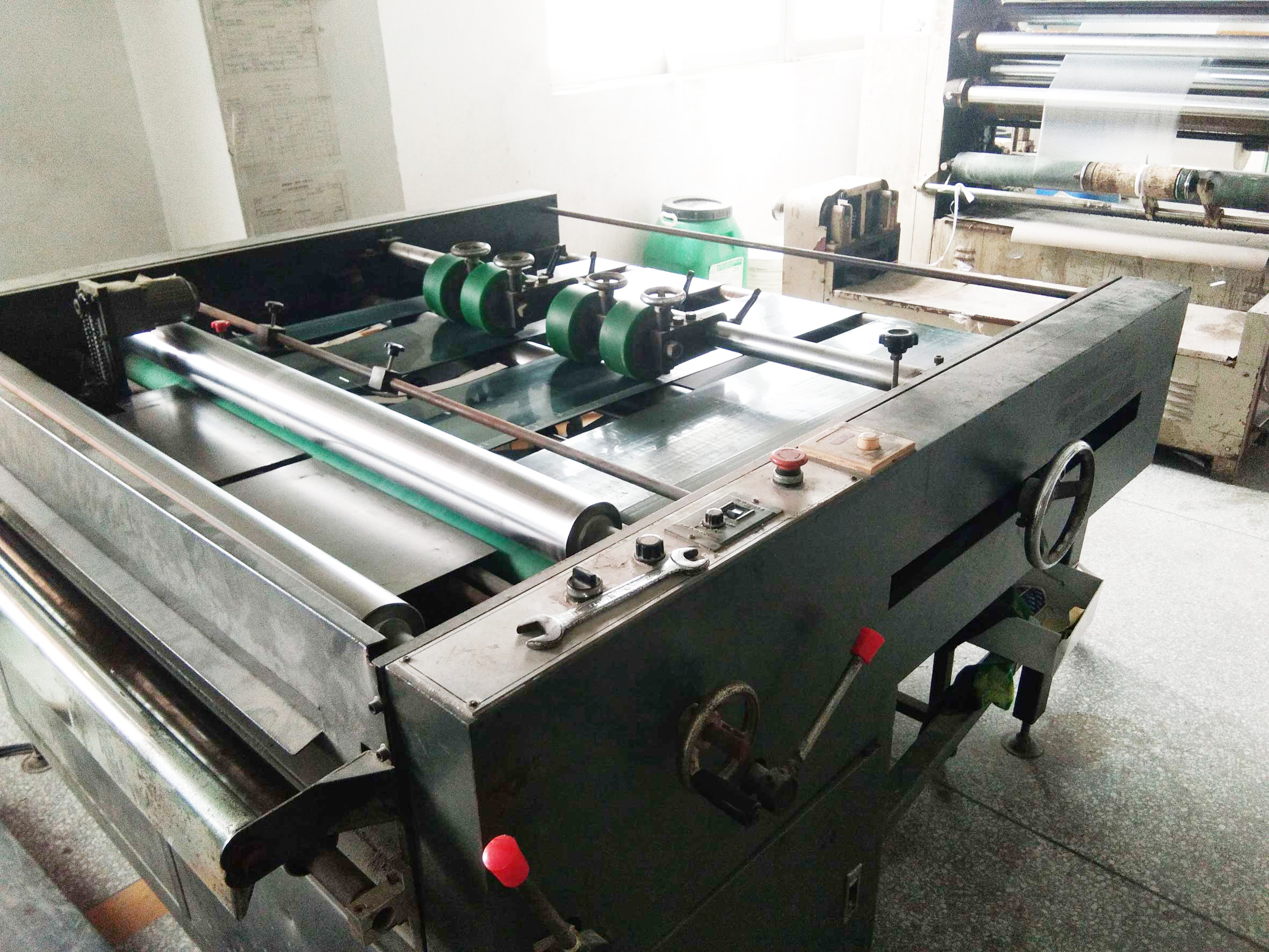 手動(dòng)覆膜機(jī)縮小版.jpg