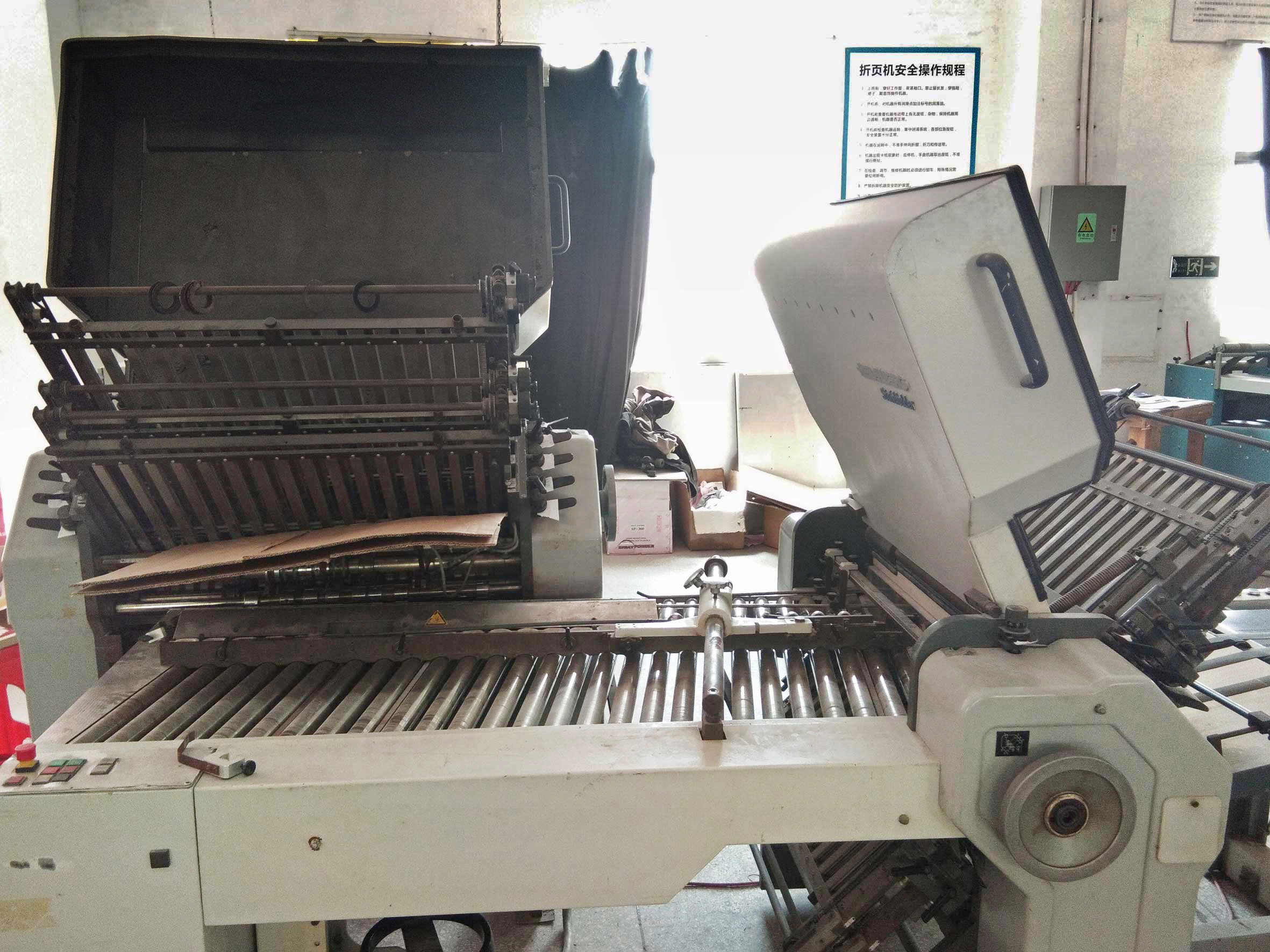 1.5M折頁(yè)機(jī)縮小版.jpg